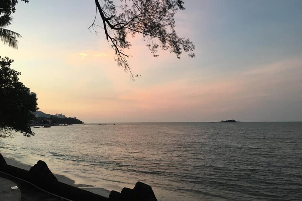 New Seaview Cozy Modern Beach House Tanjung Bungah (Penang) Exterior foto