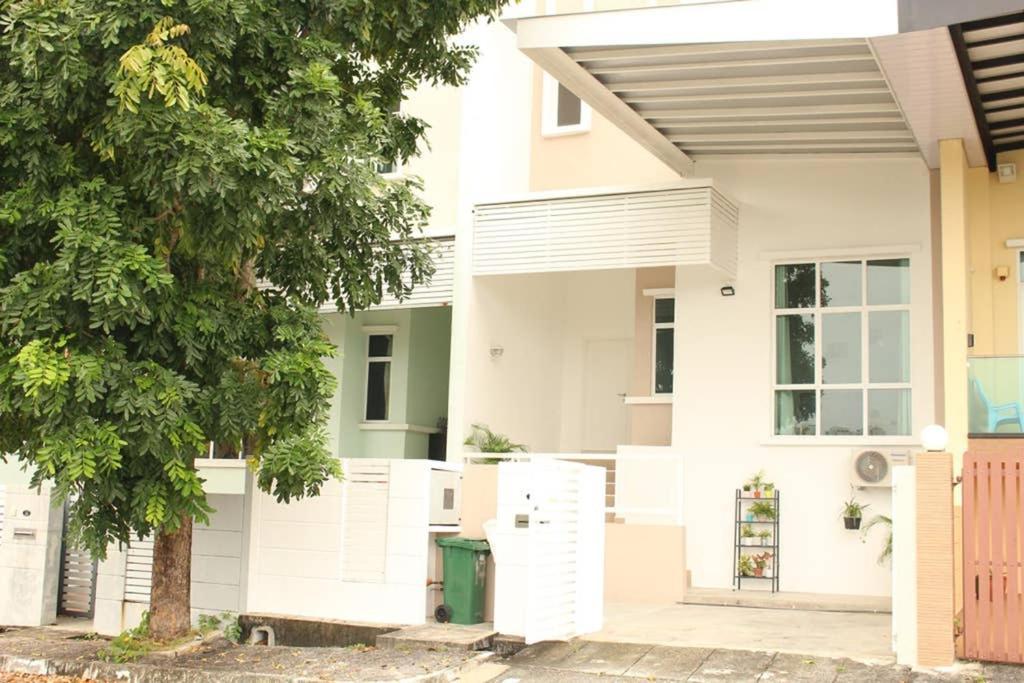 New Seaview Cozy Modern Beach House Tanjung Bungah (Penang) Exterior foto